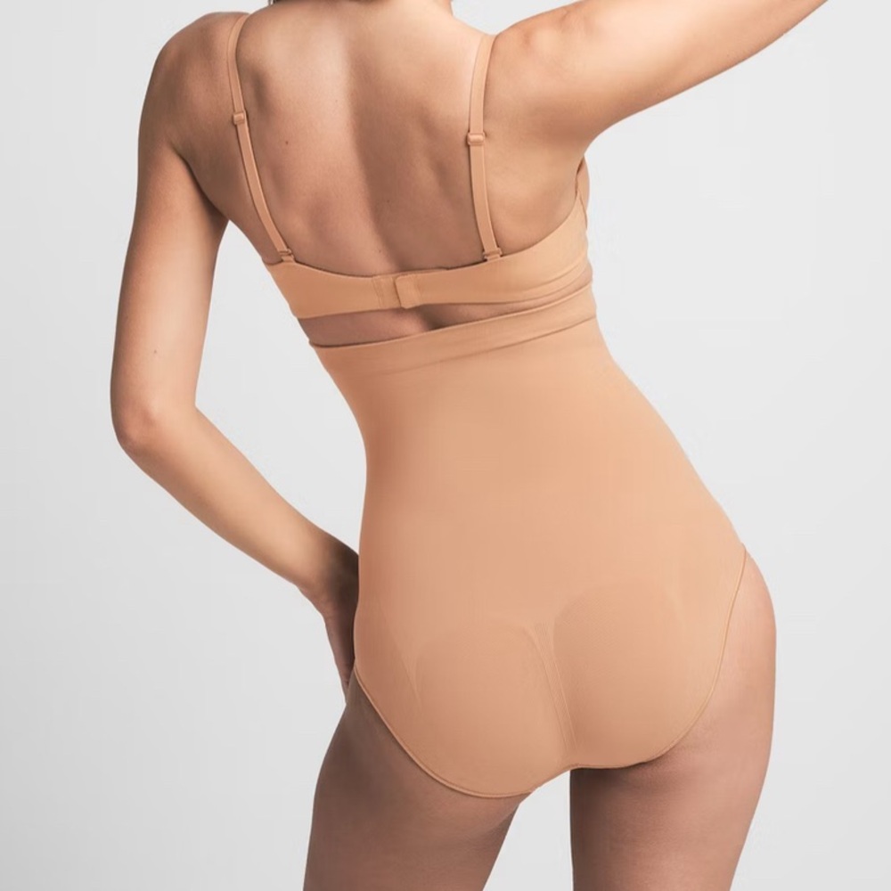SKIMS SEAMLESS SCULPT High Waisted Brief NEW